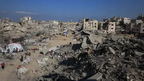 Military Tanks Advance into Key Gazan Residential Area